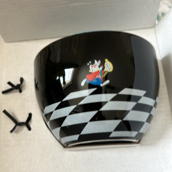 Disney’s Alice in Wonderland mug, saucer, and tea infuser with Aliceand rabbit - Picture 6 of 10